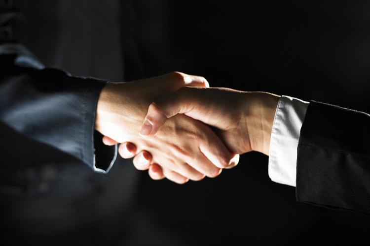 Acuerdo entre socios para conectar capital con negocios